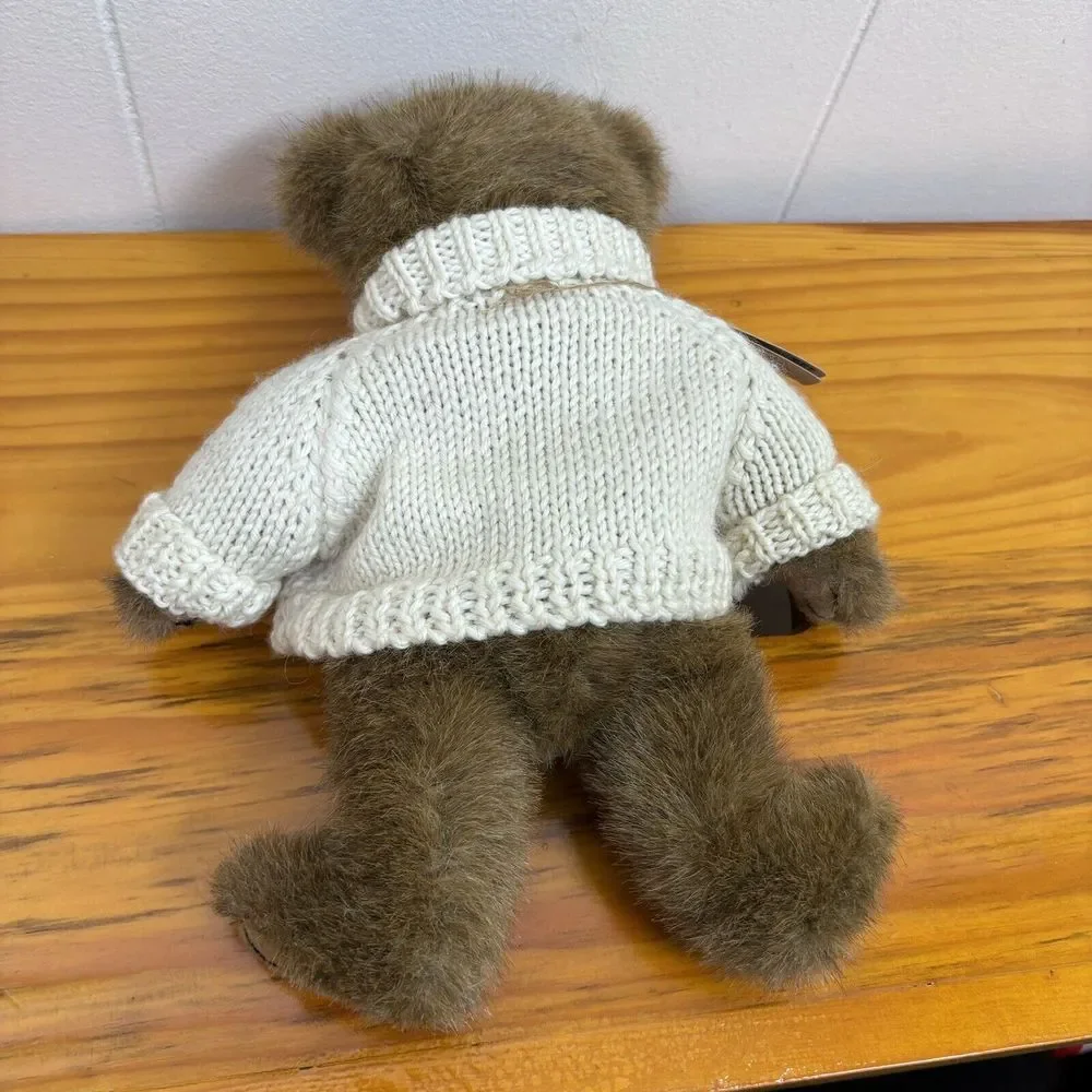 Boyds Bears celebrate holidays